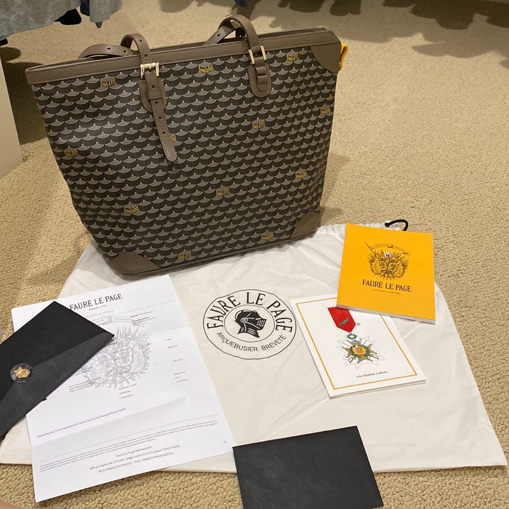 SOLD - Faure Le Page Daily Battle zip tote 32